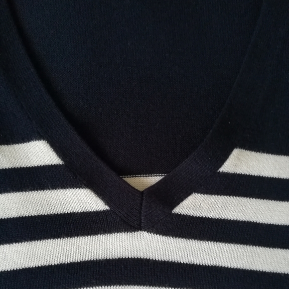 NWOT Lauren Ralph Lauren V-neck blouse, size L - Picture 8 of 11